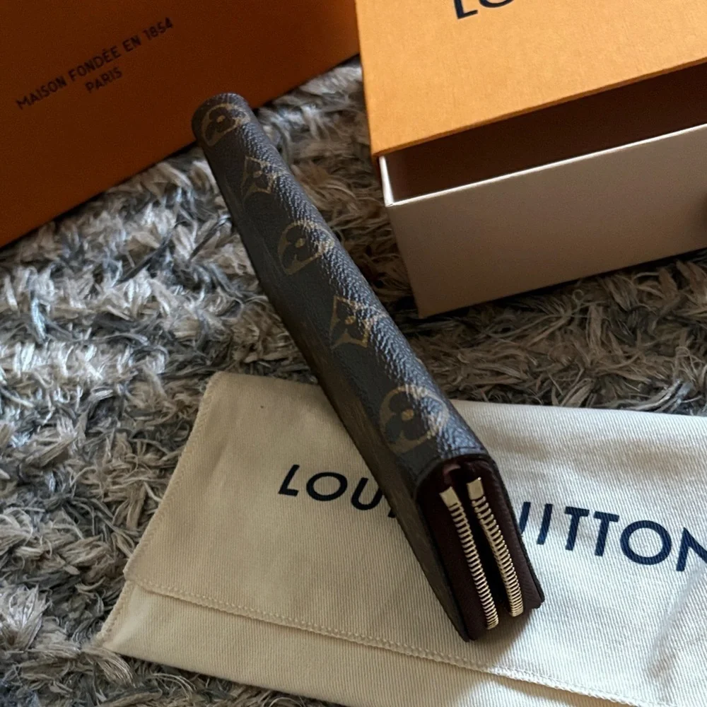 New ! Louis Vuitton Brown Monogram Long Zippy Wallet